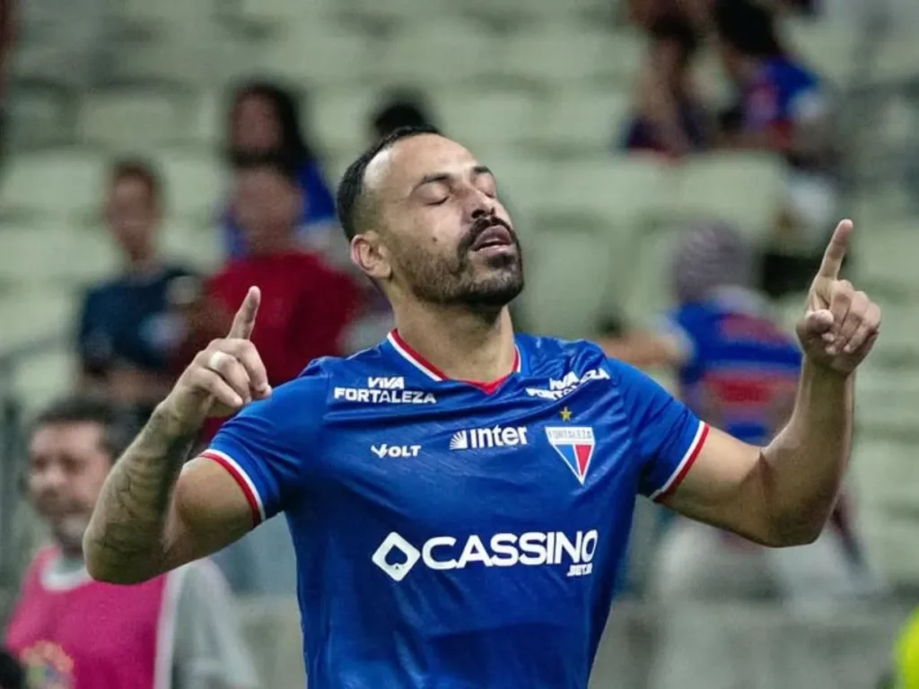 E o Moisés? Saiba como está a recuperação do atacante do Fortaleza