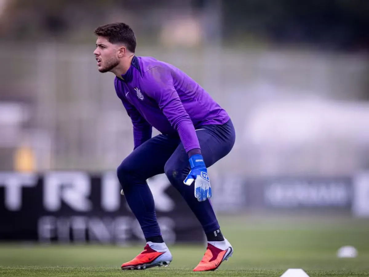 Corinthians desde o berço: Felipe Longo estreia como profissional em clássico contra o Santos