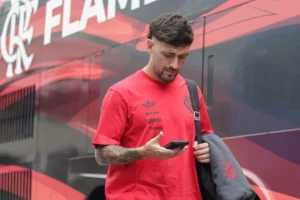 Astros do Flamengo contratam 'soldados' para se protegerem da violência no RJ