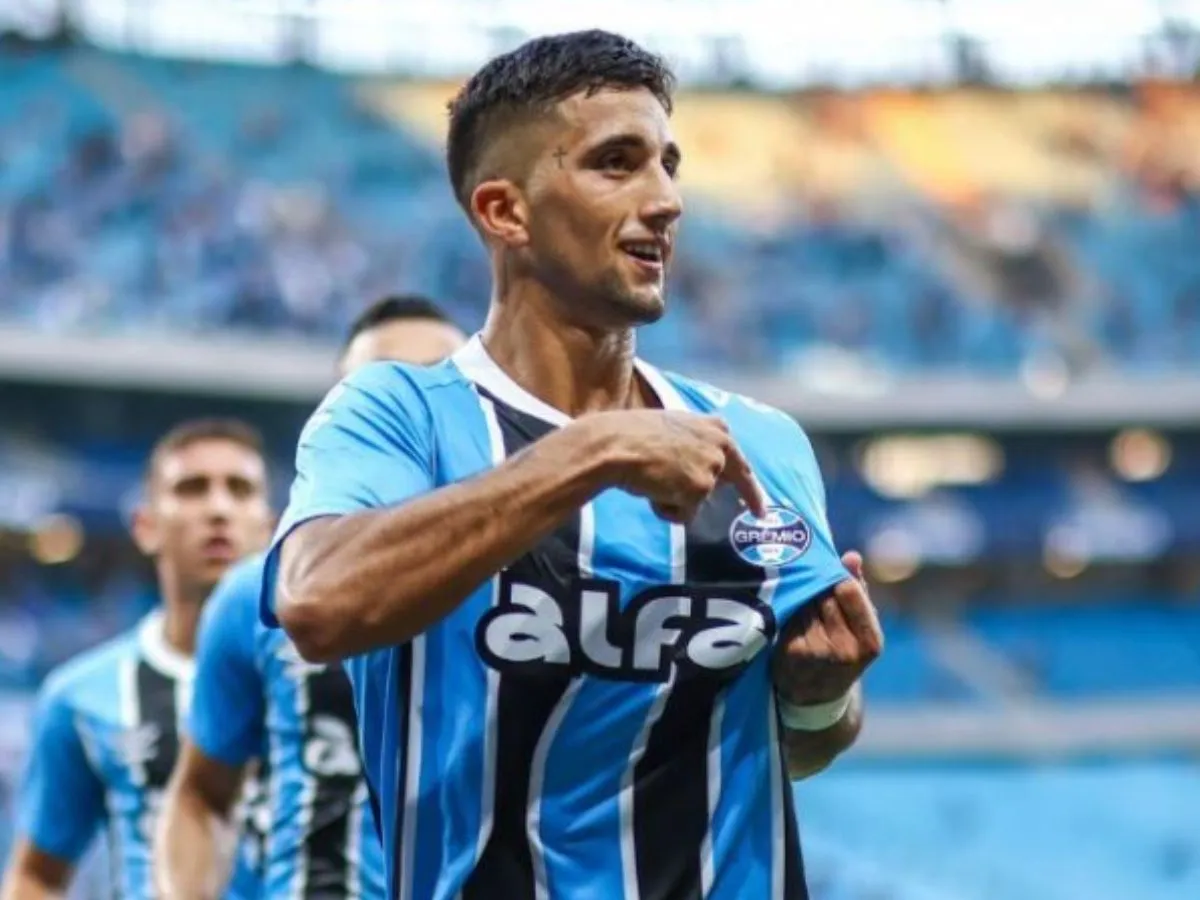 Kike Olivera é afastado pelo Grêmio e vai treinar separado; entenda o caso