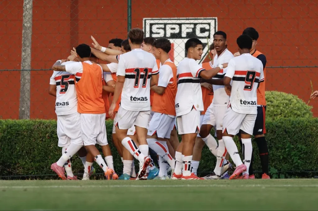 São Paulo lidera ranking de clubes brasileiros que mais formam jogadores nas principais ligas do mundo
