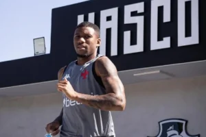 Vasco impõe condições para negociar cria da base com Dínamo de Kiev; saiba detalhes