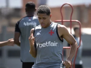 Cauan Barros assume protagonismo no Vasco e lidera estatísticas defensivas desde setembro; veja números