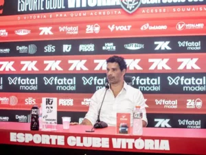 Diretor do Vitória critica arbitragem em derrota para o Vasco
