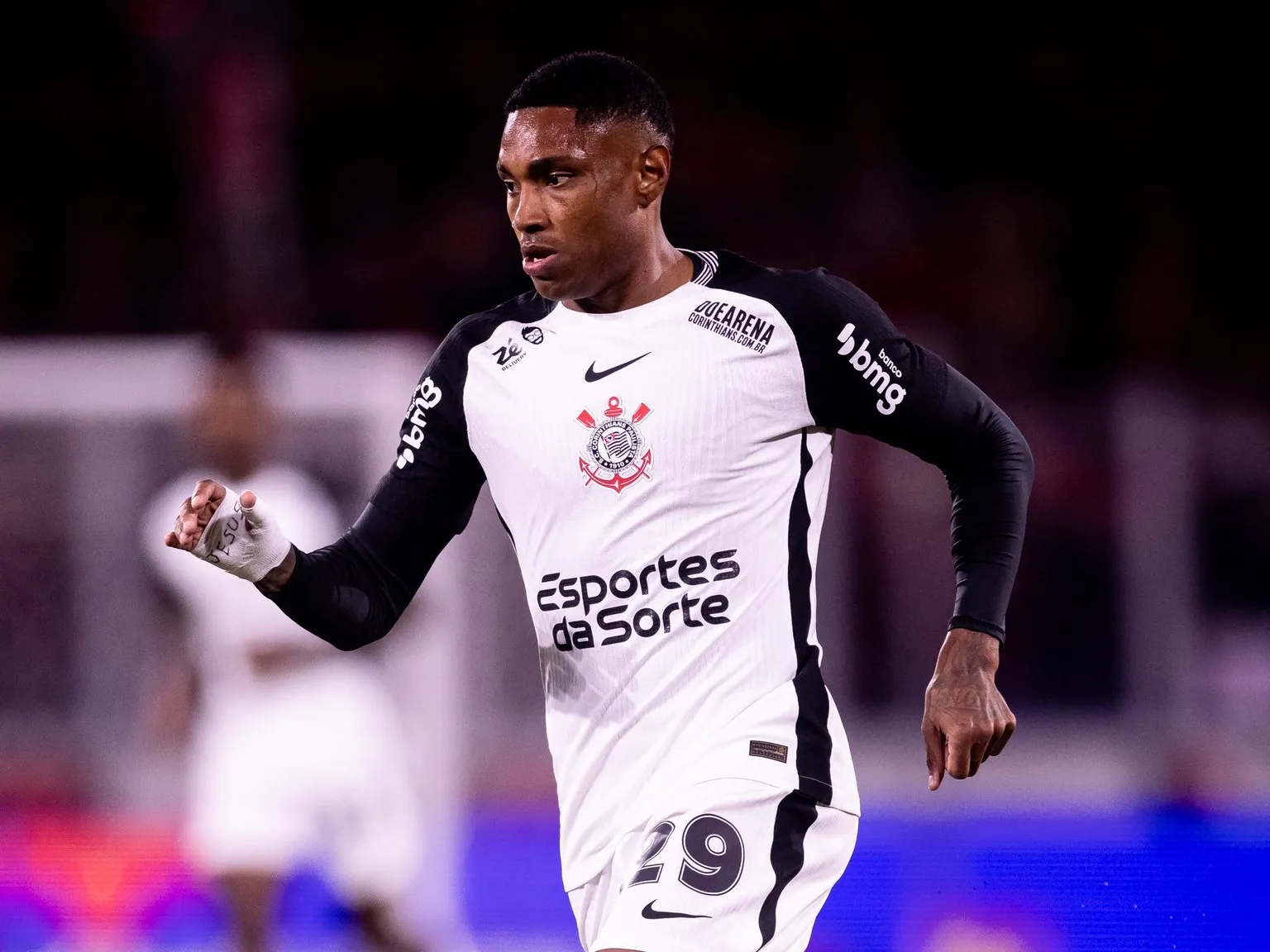 Corinthians confirma lesão de Vitinho; saiba o tempo de recuperação