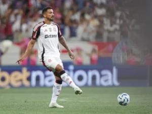 Danilo pede desculpas à torcida do Flamengo por expulsão diante do Bahia