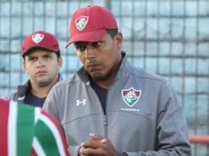 Exclusivo: ex-técnico de John Kennedy comenta sobre a nova fase do atacante