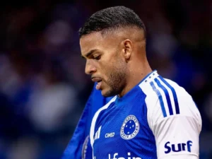 Wanderson avança na recuperação e pode reforçar o Cruzeiro no clássico contra o Atlético-MG