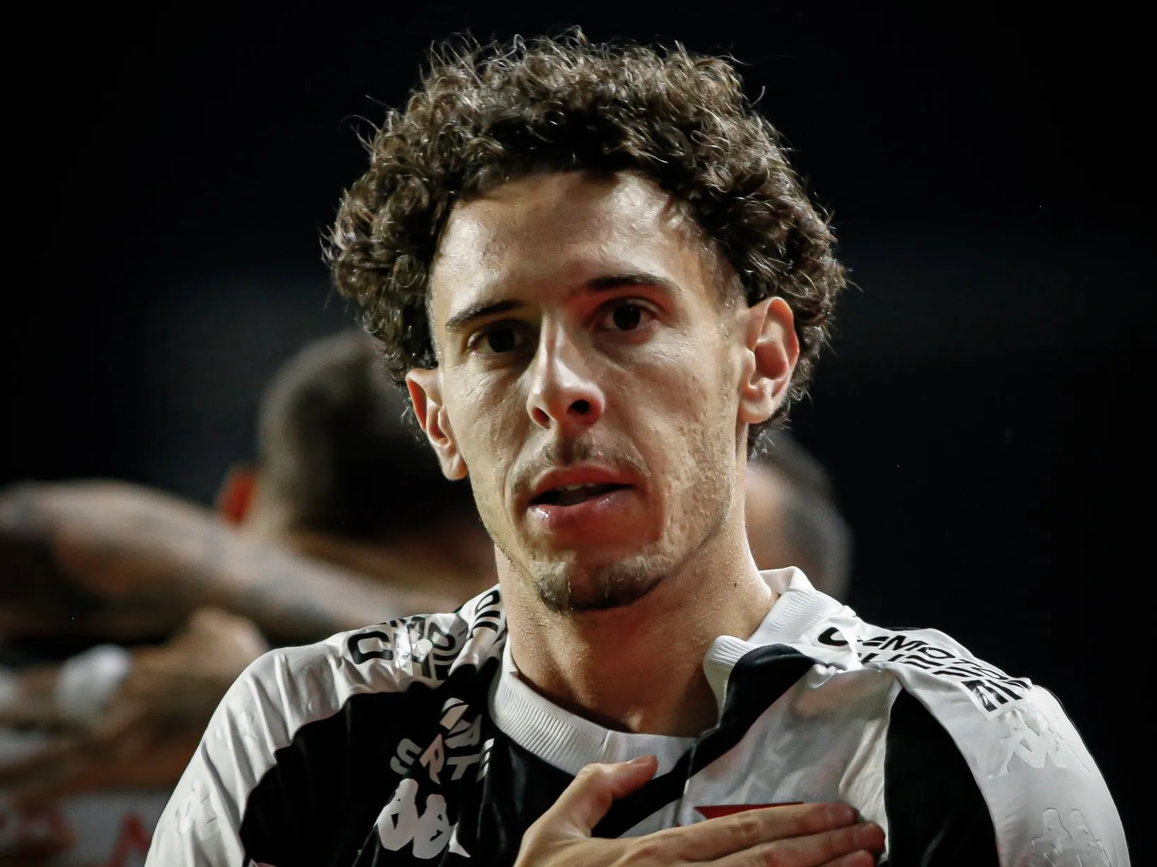 Nuno Moreira elogia trabalho de Fernando Diniz no Vasco: “Não nos deixa descansar”