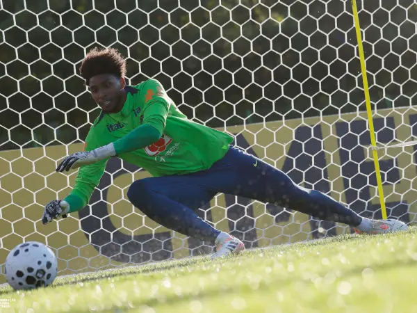 SELEÇÃO: HUGO SOUZA