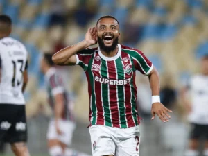 Samuel Xavier celebra gol do Fluminense
