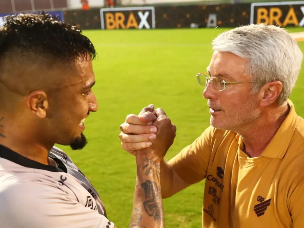 Bastidores: saiba o que falta para Odair Hellmann renovar com o Athletico-PR