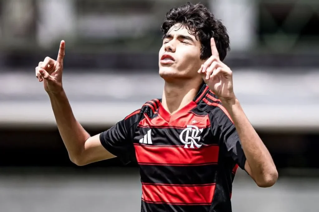 Filho de Eduardo da Silva, joia do Flamengo vira alvo de clubes europeus
