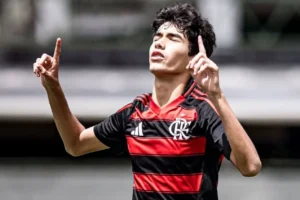 Filho de Eduardo da Silva, joia do Flamengo vira alvo de clubes europeus