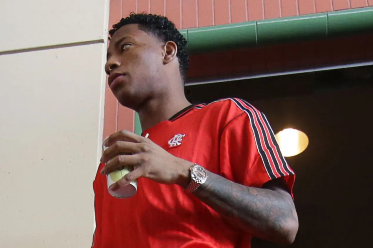 Bastidores: Flamengo aprova postura de Filipe Luís após expulsão de Gonzalo Plata e vê acerto na gestão do elenco