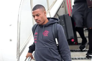 Flamengo: Nicolás De La Cruz pede dispensa da seleção uruguaia para tratar dores nos joelhos e evitar nova lesão