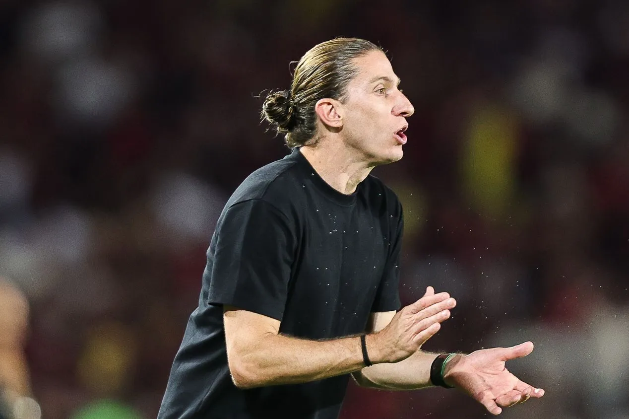 Filipe Luís tem acordo verbal para renovar com o Flamengo e seguirá até 2028