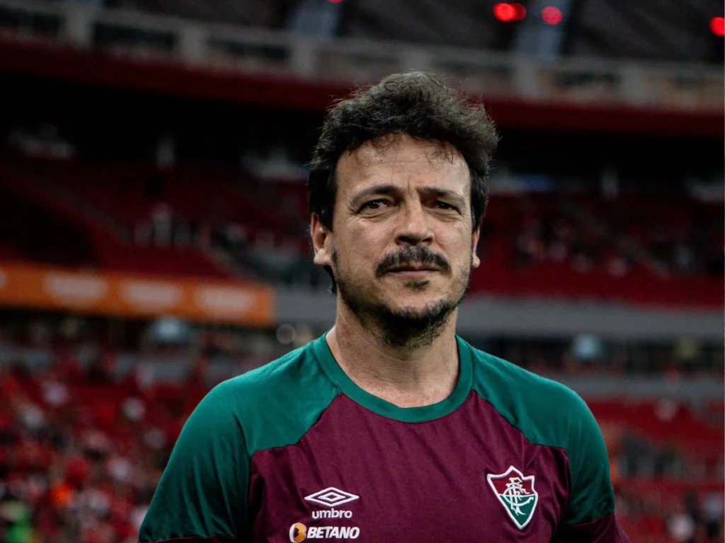 Polêmico, Celso Barros não poupou críticas a Fernando Diniz no Fluminense; relembre