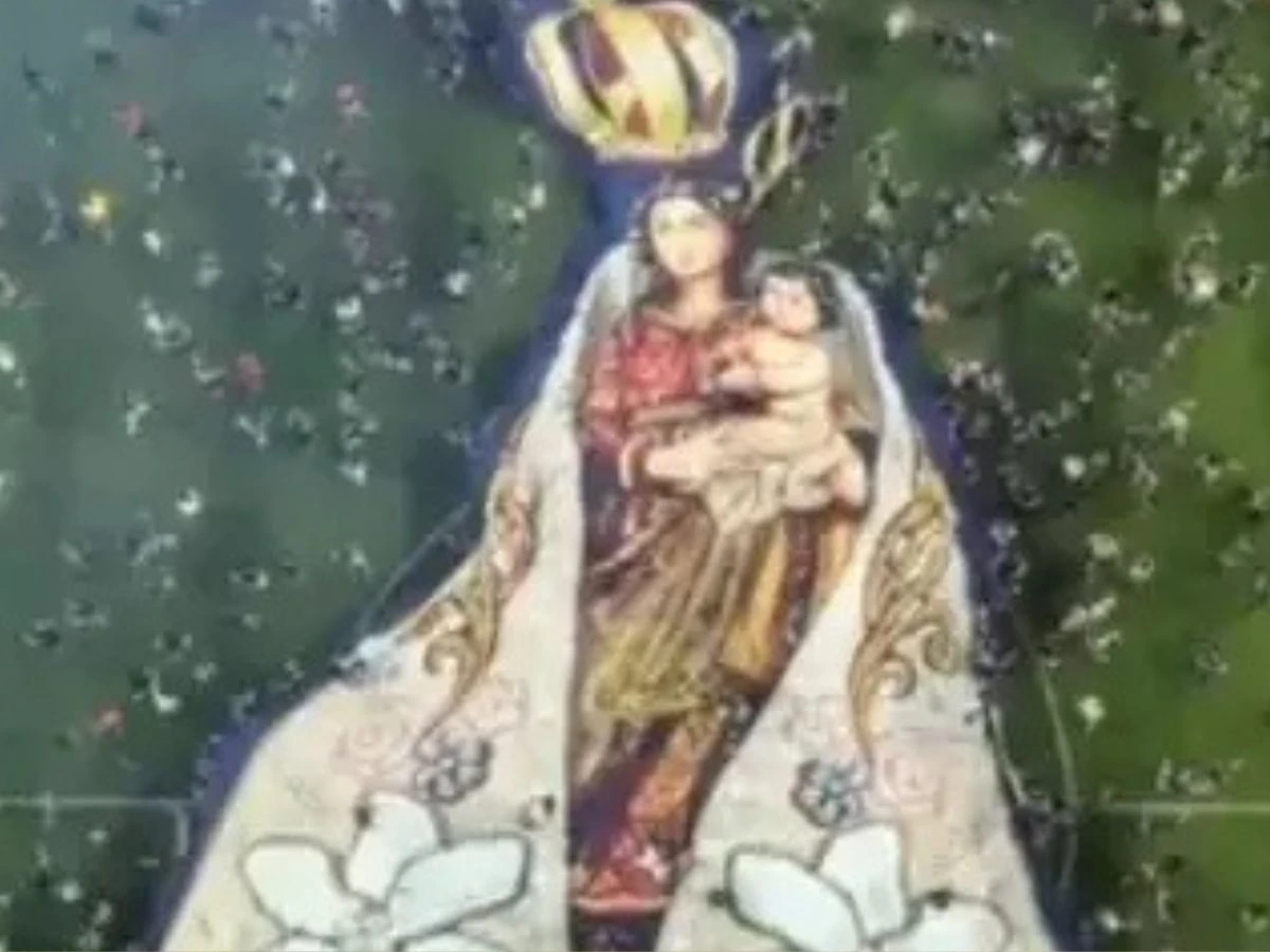 Torcedores do Remo fazem mosaico de Nossa Senhora após acesso ao Brasileirão