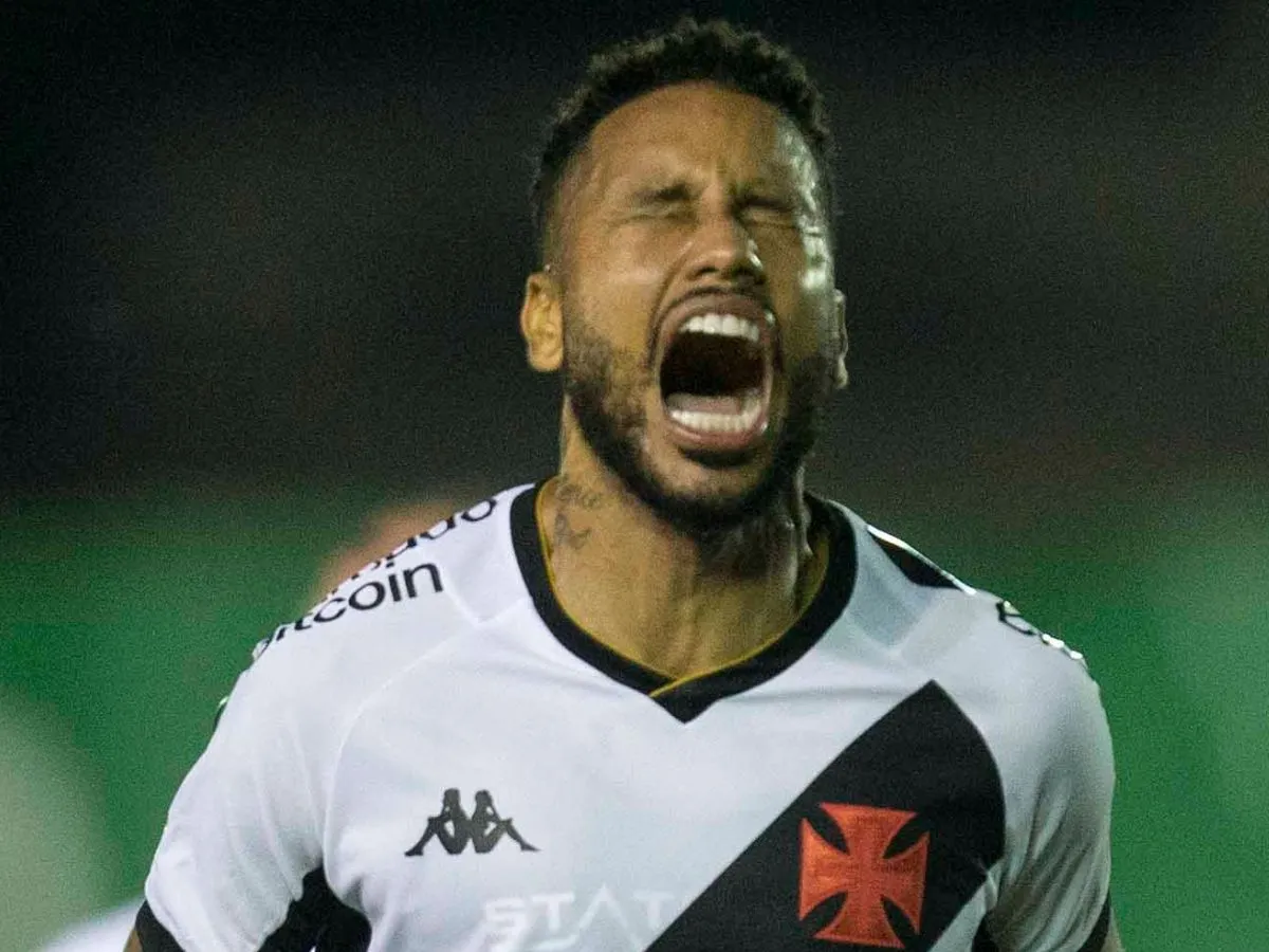 Vasco terá de renovar contrato de Jair após grave lesão e volante só volta em 2026; saiba detalhes