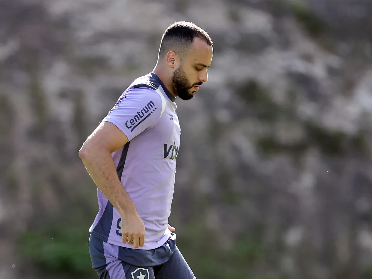 Arthur Cabral ou Kadir? Veja a provável escalação do Botafogo contra o Corinthians