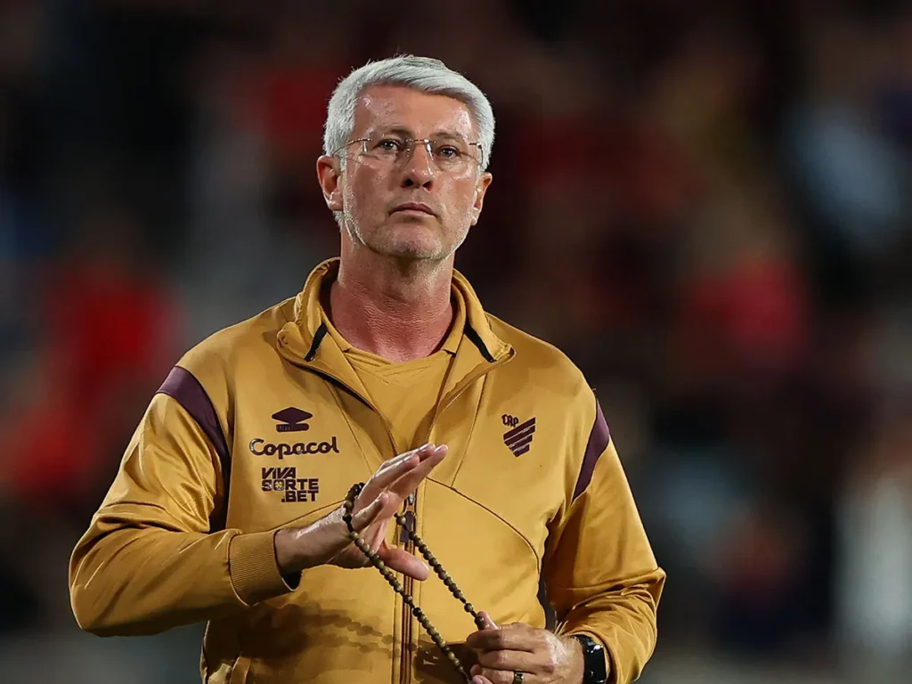 Athletico está próximo do acesso; veja mensagem de Odair Hellmann após crescimento do time