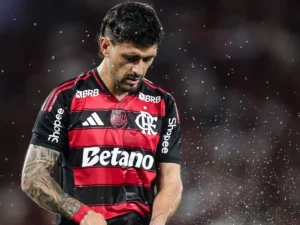 Arrascaeta enfrenta o Fluminense? Entenda planos do Flamengo e provável escalação