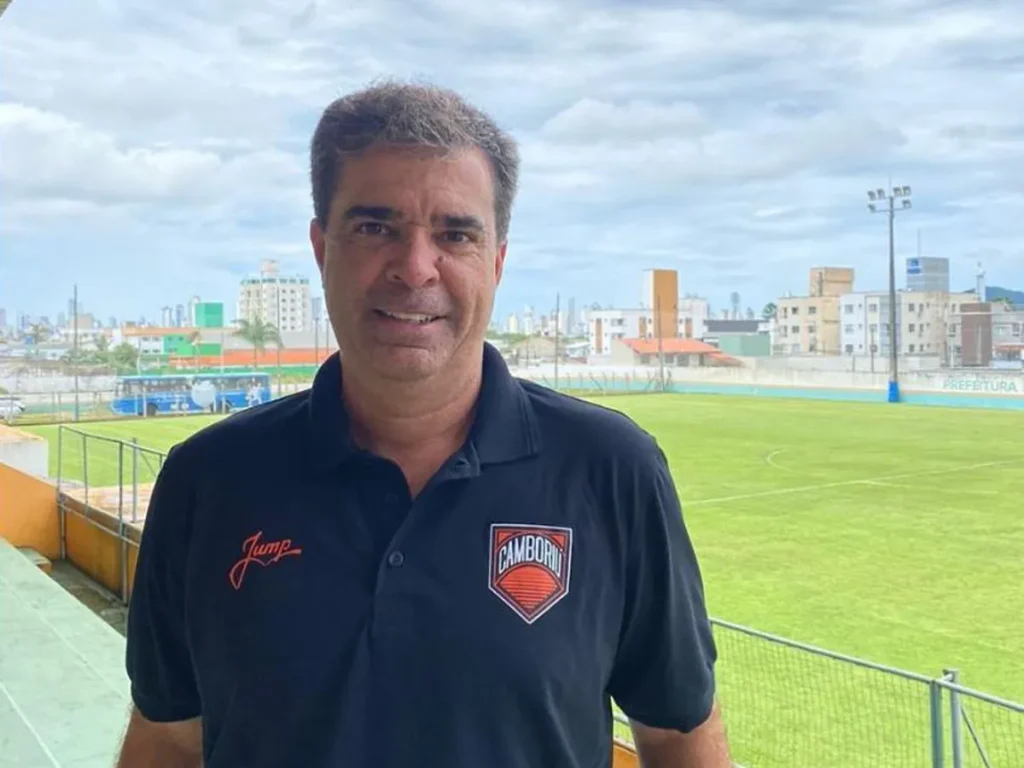 Júnior Lopes, técnico de futebol, será o convidado do RTI Esporte Cast