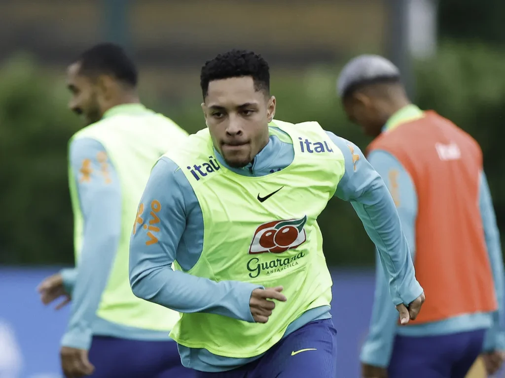 Vitor Roque pode ser titular da Seleção Brasileira contra a Tunísia; saiba detalhes