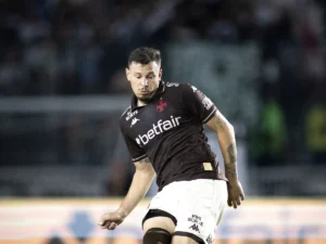 Hugo Moura na zaga? Veja provável escalação do Vasco para jogo com o Grêmio