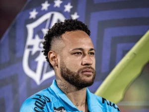 Neymar ganha faixa de apoio no dia seguinte após críticas; saibda detalhes