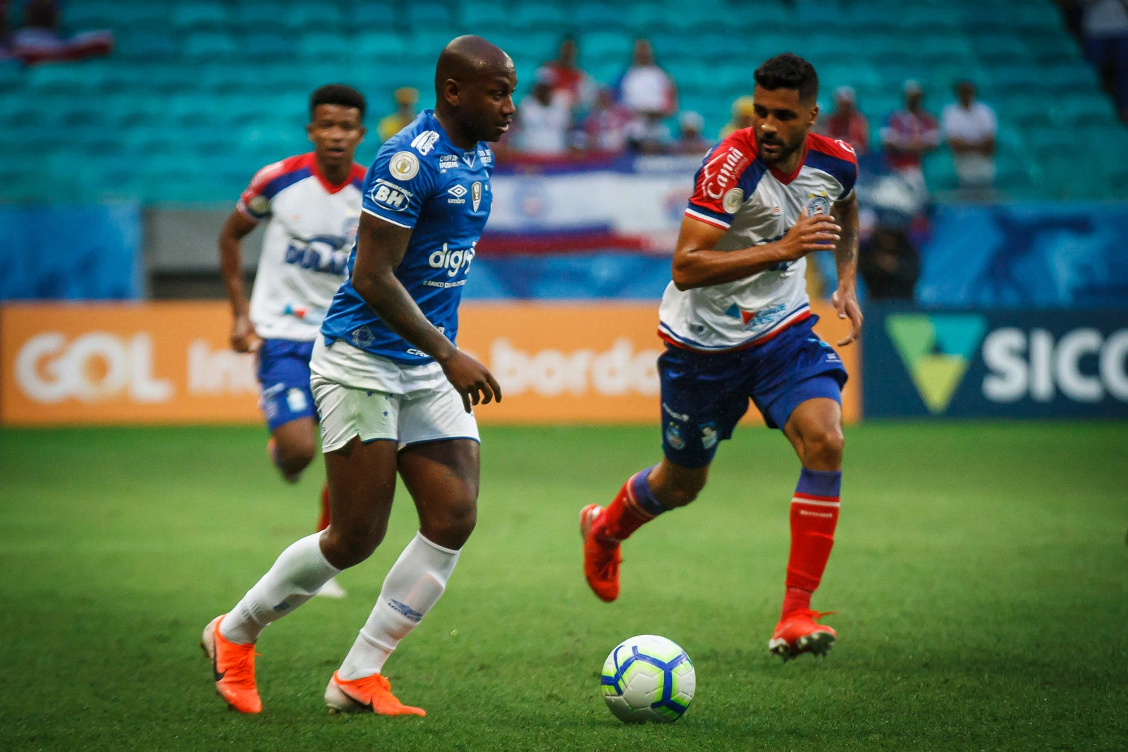 Lembra dele? Ex-Botafogo e Cruzeiro é anunciado como reforço do Confiança