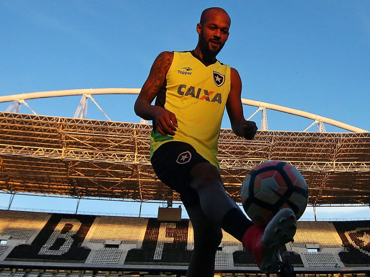 Depois de Sassá, Confiança anuncia a contratação de outro ex-jogador do Botafogo