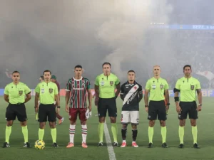 Polêmica! Fluminense veta faixa de torcedores do Vasco contra o racismo; entenda