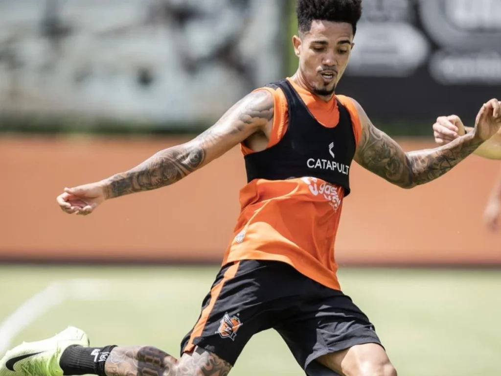 Volante Léo Rafael projeta temporada de 2026 pelo Nova Iguaçu