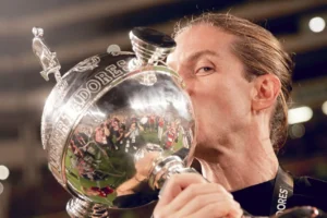 Você sabia? Filipe Luís pertenceu a clube uruguaio antes de brilhar por Atlético de Madrid e Flamengo