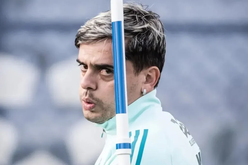 Cruzeiro se movimenta para segurar Fagner e aposta no fator Tite; entenda