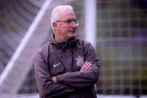 Corinthians projeta redução milionária com saídas de Ángel Romero, Talles Magno e mais quatro