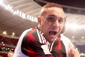 Corinthians mira Everton Cebolinha para 2026, mas esbarra em pedida milionária do Flamengo; veja valor