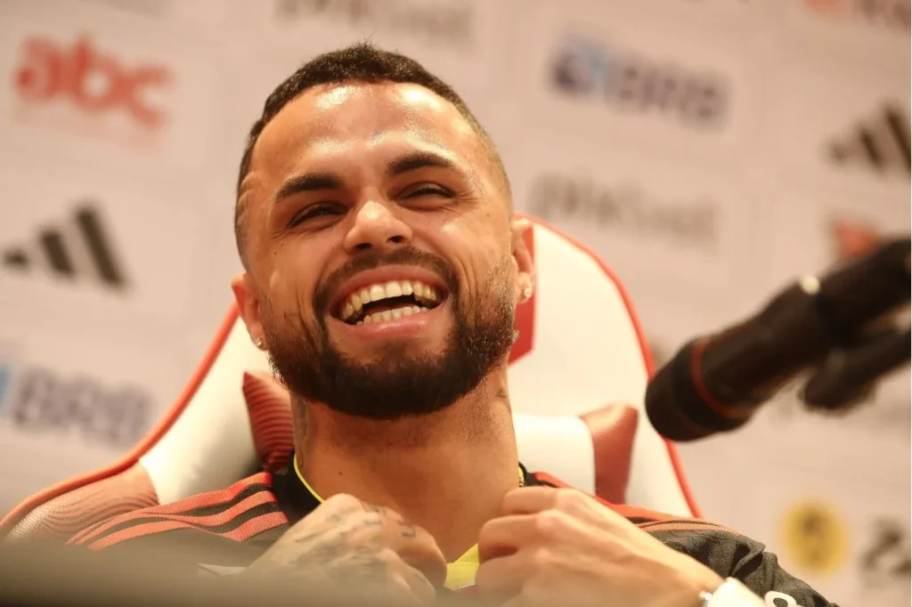 Corinthians abre conversa por Michael, mas custo trava avanço negociação com Flamengo; entenda