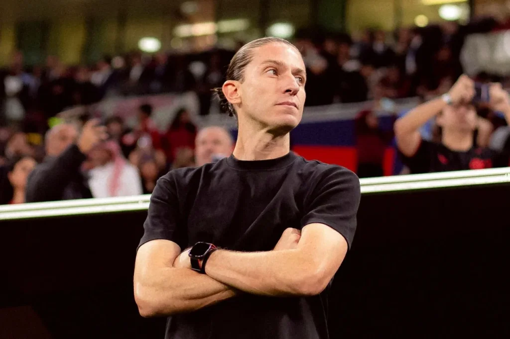 Multa rescisória trava renovação de Filipe Luís com o Flamengo; saiba valor