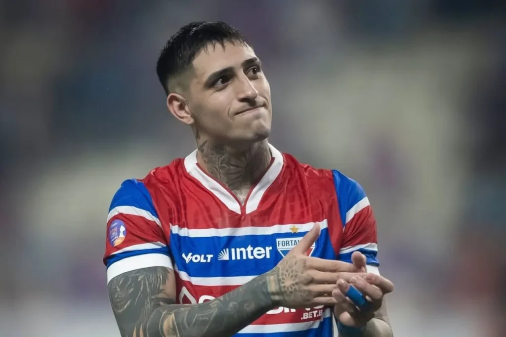 Fortaleza não exerce opção de compra e devolve argentino ao Ajax; saiba detalhes