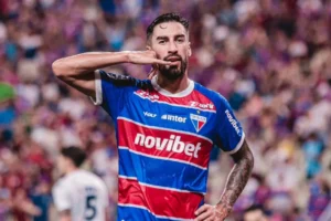 Coritiba, Minnesota United e Universidad de Chile disputam contratação de Juan Lucero, do Fortaleza; entenda cenários