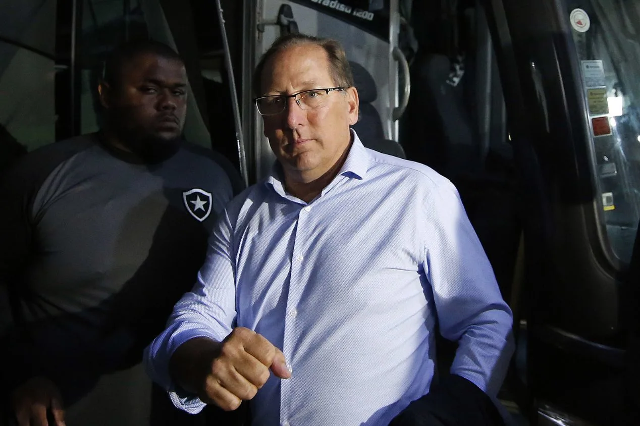 Dívida em aberto pode travar negócios? Botafogo e Grêmio buscam acordo