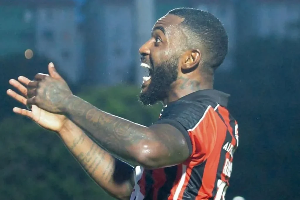 Botafogo tenta atravessar Vitória por lateral do Internacional; entenda operação