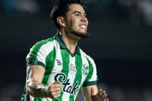 Zagueiro que não renovou com o Juventude pode ir para o Fortaleza, a pedido de Thiago Carpini