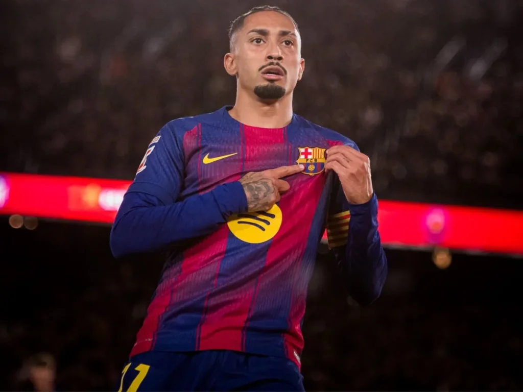 “Raphinha me encanta”: Simeone rasga elogios ao brasileiro após Barça x Atlético