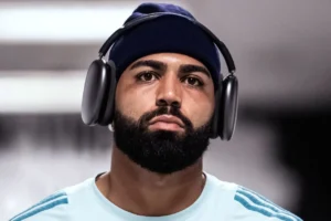 Santos e Cruzeiro ficam mais perto de acetar ia de Gabigol por empréstimo; saiba detalhes