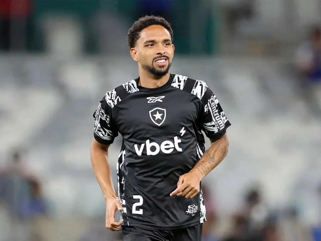 Botafogo não pretende negociar Vitinho; entenda