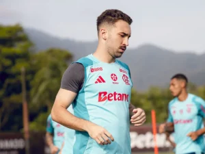Flamengo trabalha para retorno de Léo Ortiz contra o Ceará; saiba detalhes